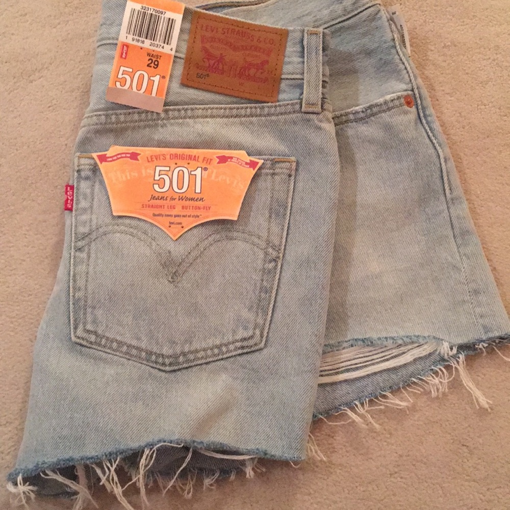 Levi cut off jean shorts- light wash